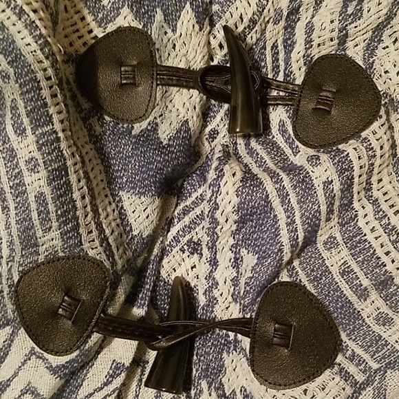 Poncho - Picture 3 of 3